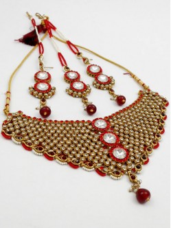 Stonestudded Jewelry Set